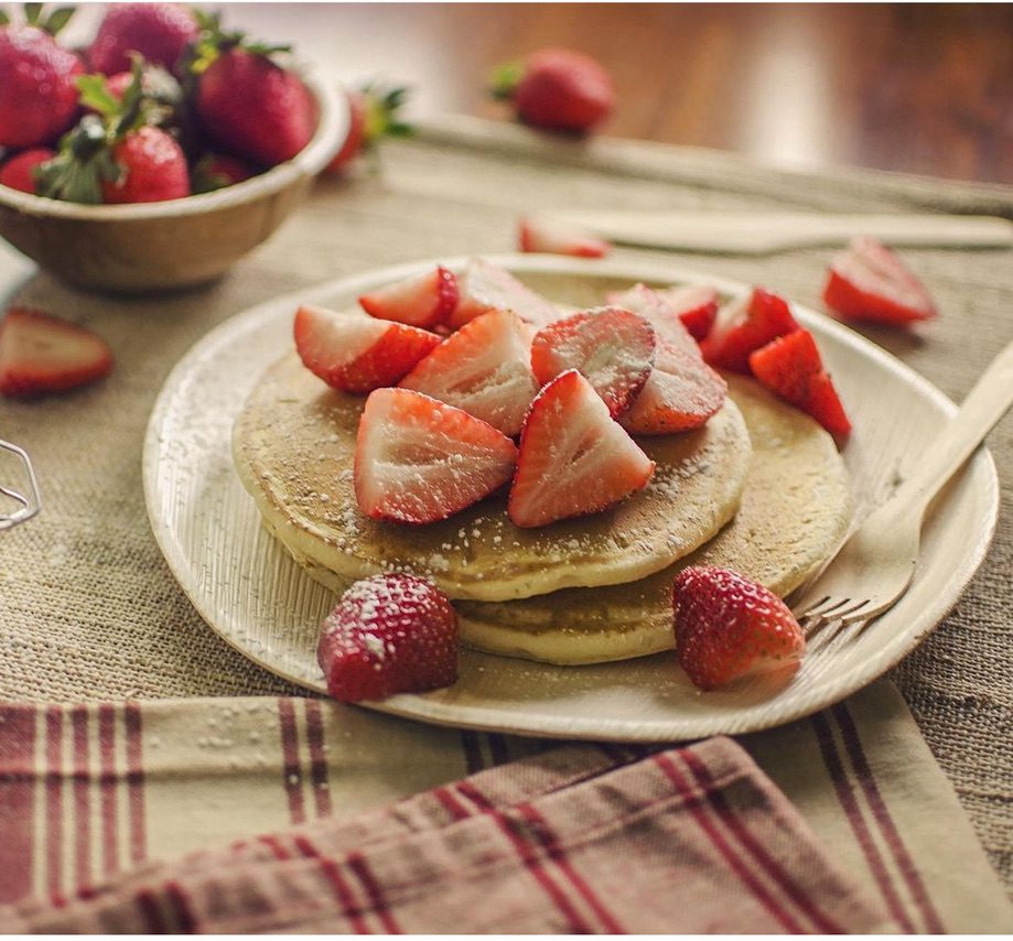 Areca palm leaf plates wholesale Canada — Ecodyne Tableware direct from manufacturer for Vancouver, Toronto and Montreal distributors