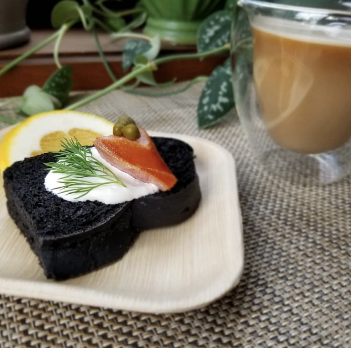 Areca palm leaf plates wholesale Denmark — Ecodyne Tableware direct from manufacturer for Aarhus and Copenhagen HoReCa distributors