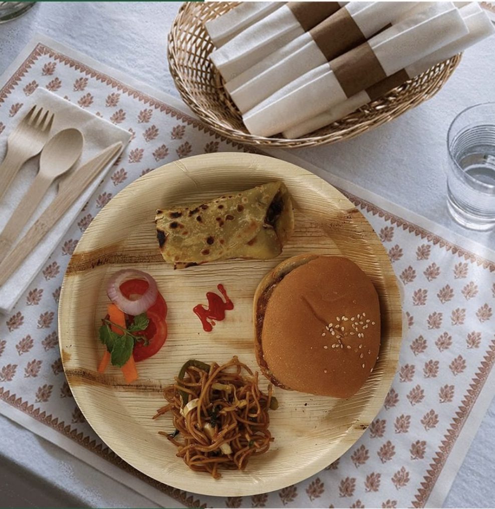 Areca leaf plates pressed from naturally fallen Areca catechu leaf